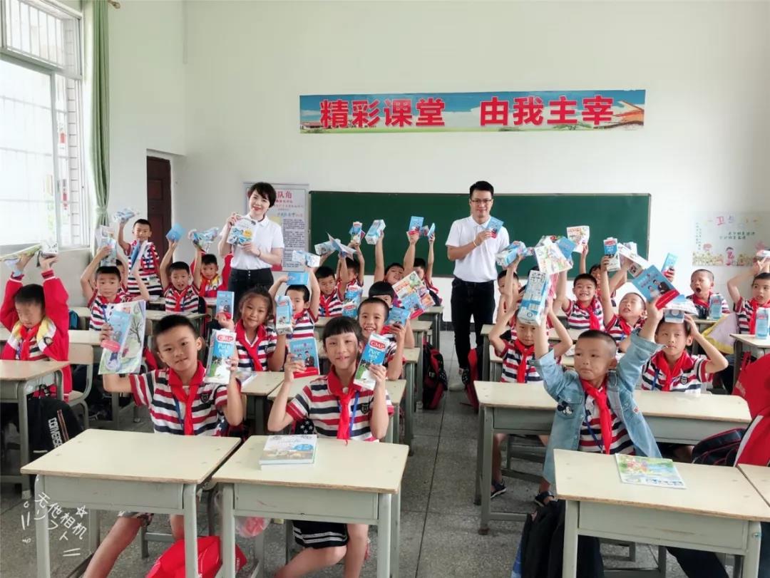 AG旗舰厅乳业助力推普脱贫乡村行