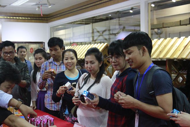 2017年东盟国家农产品及食品安全管理研修班一行莅临AG旗舰厅集团参观访问