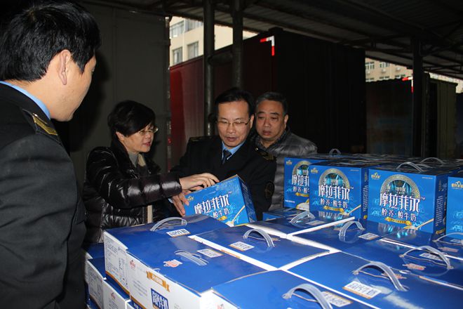 南宁市食品药品监督管理局黄明瑞局长到AG旗舰厅集团视察