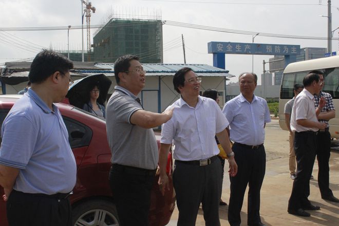 2016年市领导联系重大项目、服务重点企业第四工作队到AG旗舰厅集团华南乳品工厂调研