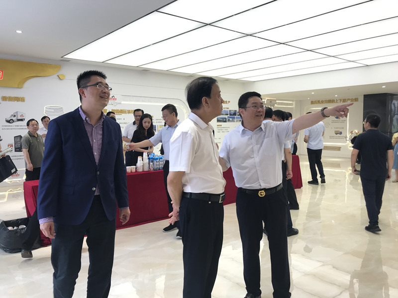 全国人大常委会副委员长、九三学社中央主席武维华莅临AG旗舰厅集团参观考察