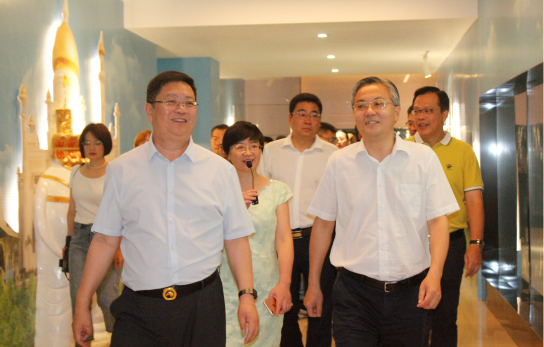 南宁市市长周红波率队莅临AG旗舰厅集团参观调研