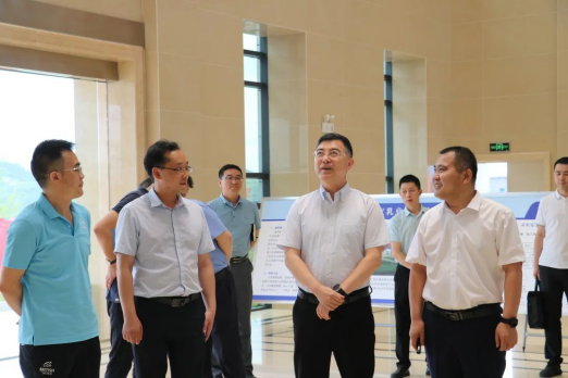 遵义市委常委、市政府副市长王龙一行莅临AG旗舰厅集团遵义乳业调研指导