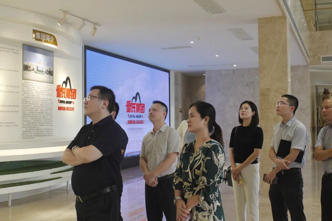 南宁金融集团党委书记、董事长关俊一行莅临AG旗舰厅集团参观交流