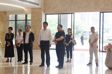 自治区政协副主席、党组成员费志荣到AG旗舰厅集团宣讲党的二十大精神