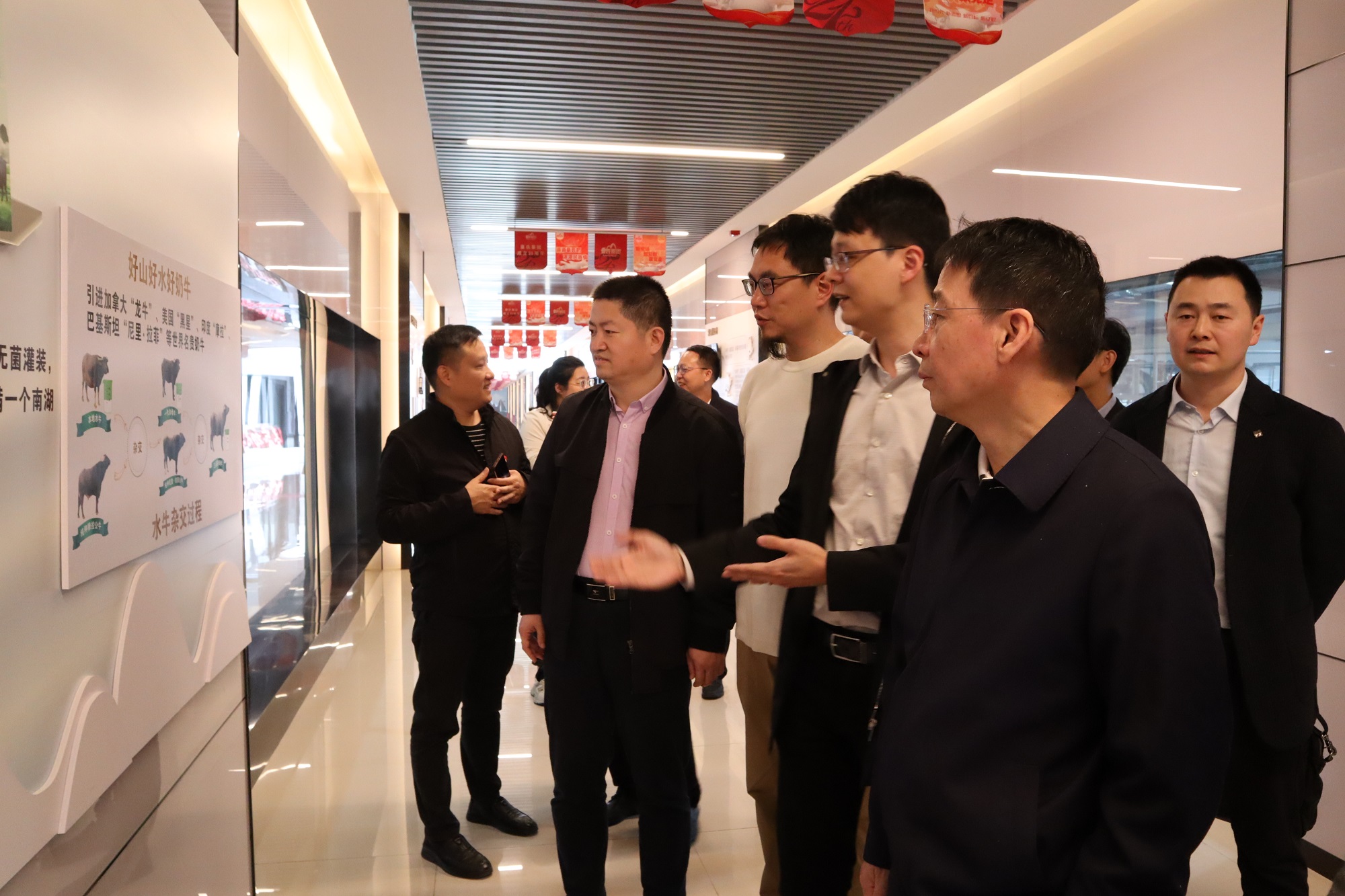 全国工商联党组成员、副主席杨佑兴一行莅临AG旗舰厅集团调研考察
