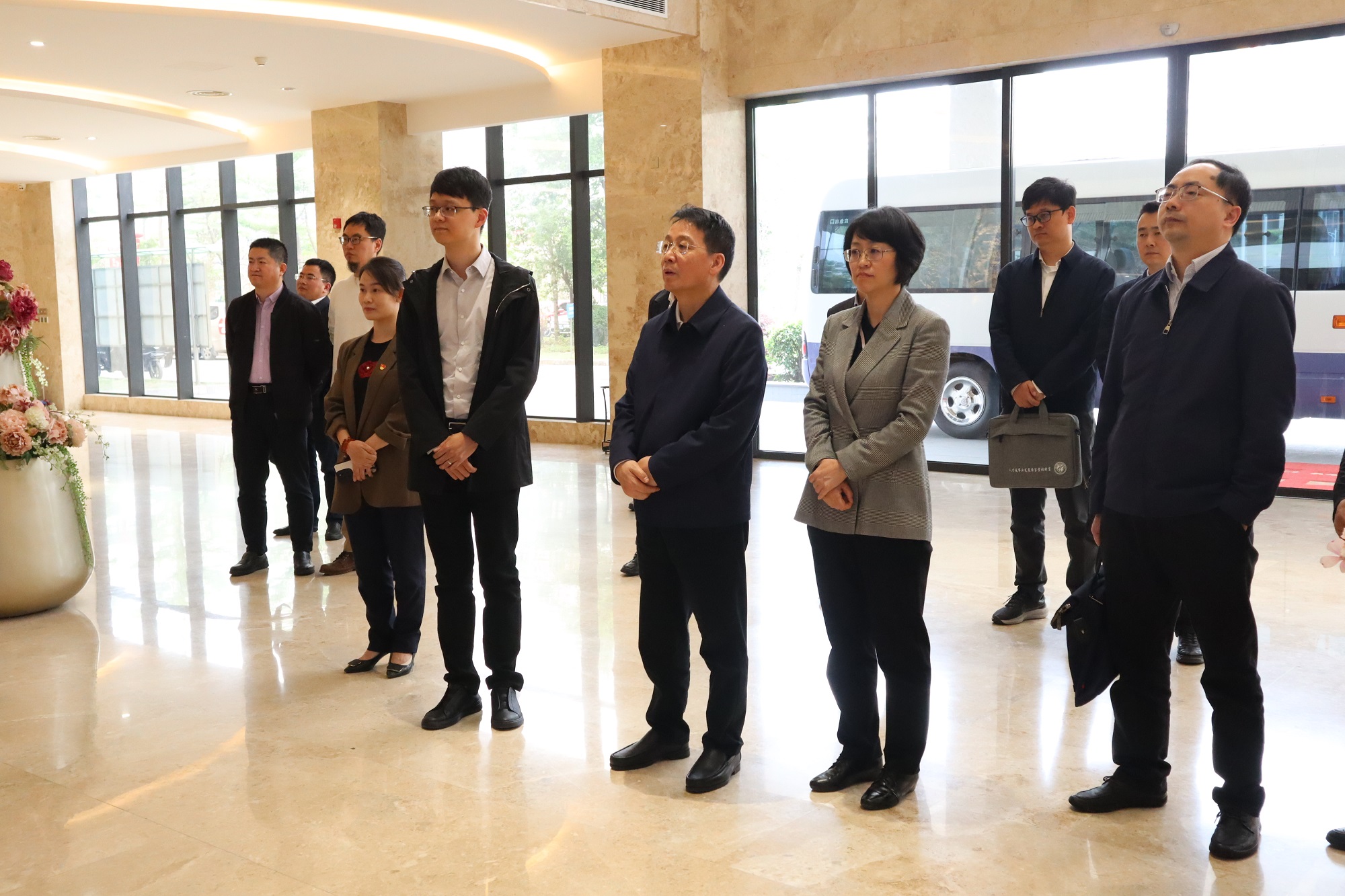 2023年3月30日，全国工商联党组成员、副主席杨佑兴一行莅临AG旗舰厅集团考察交流