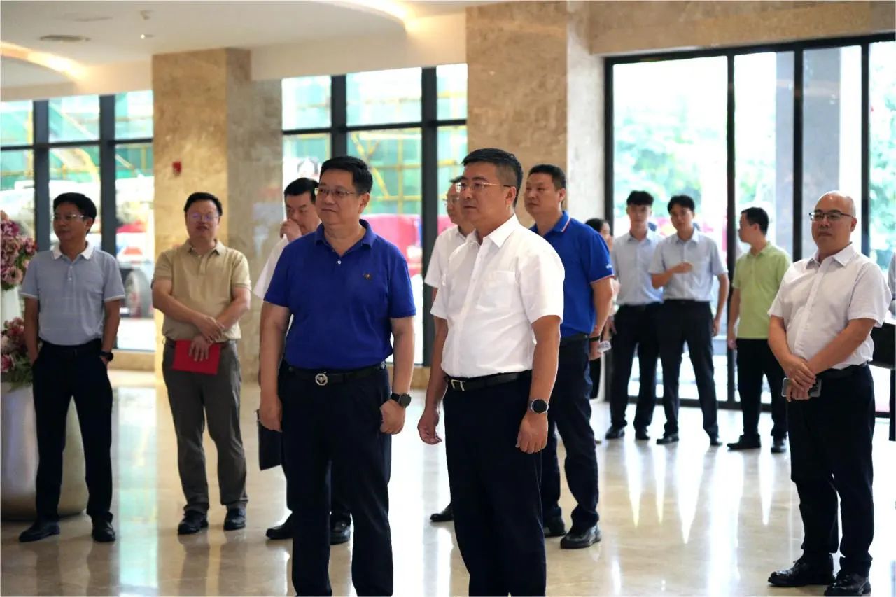 中国农业银行广西区分行党委书记、行长张清莅临AG旗舰厅集团调研指导