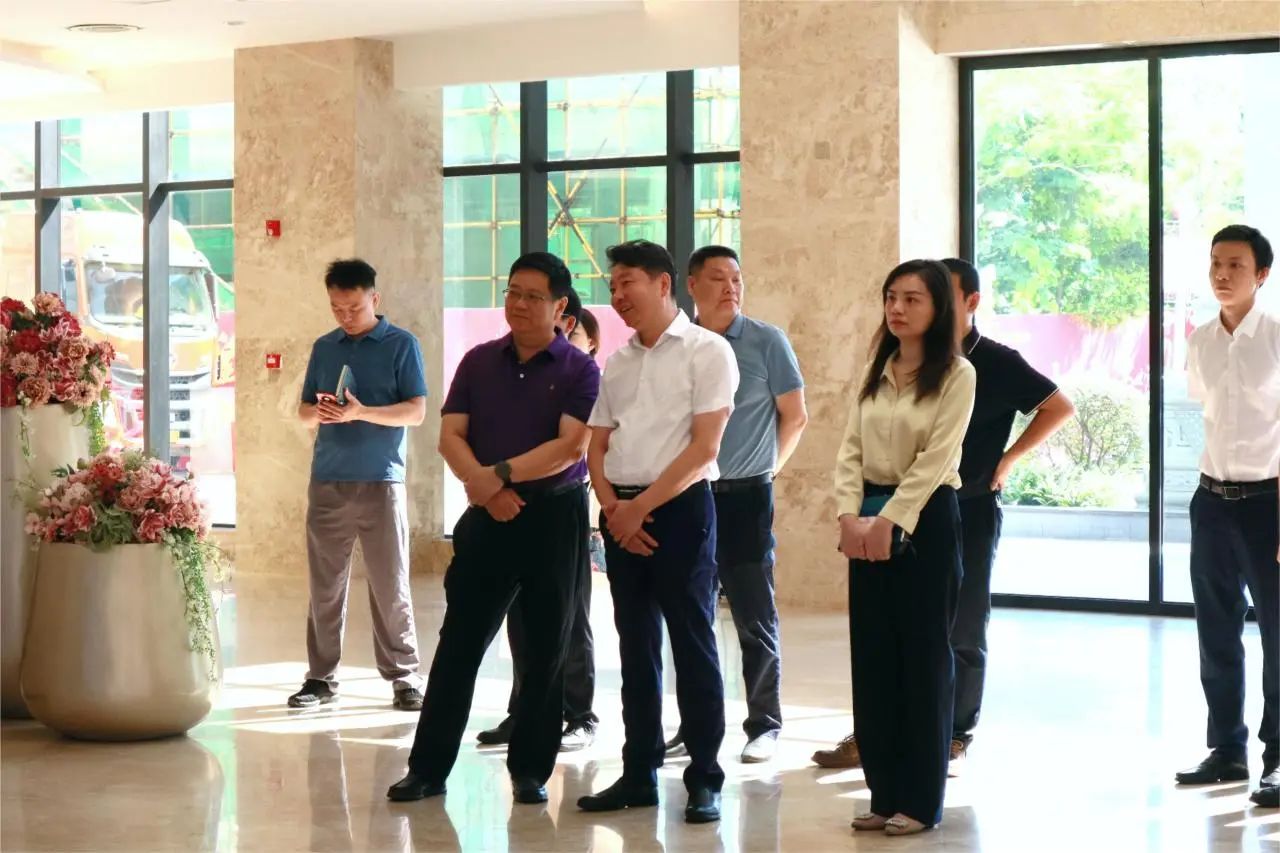 渤海银行南宁分行行长张骏杰莅临AG旗舰厅集团参观指导